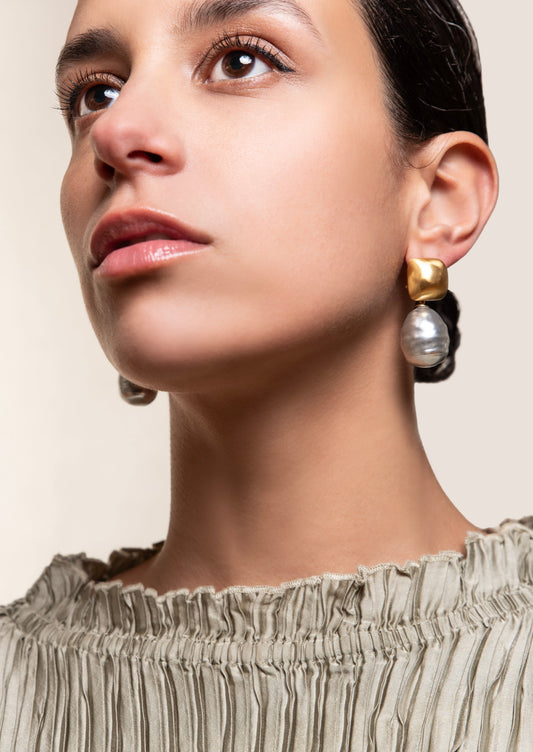 Big Pearl Placket Earrings - Golden Horn
